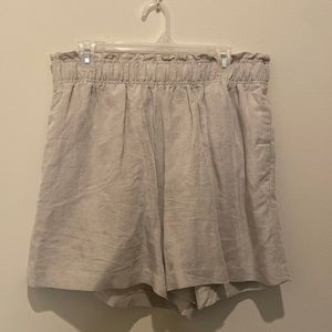 H&M high waisted smocked shorts w/ pockets